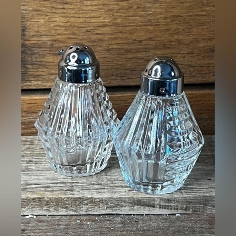 Vintage Anchor Hocking Clear Glass Salt and Pepper Shakers Chrome Tops 3” tall